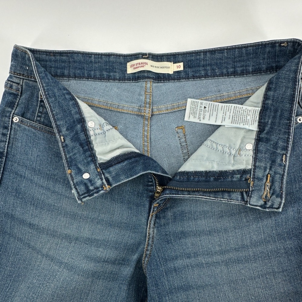 Levi Strauss Signature Womens Size 10M Blue Mid Rise Bootcut Jeans‎ W30 L32 - Picture 6 of 12